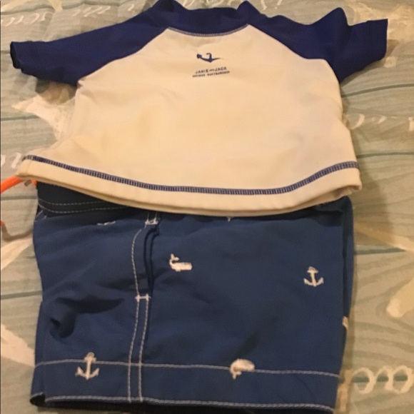 Carter’s 3/6 mo shorts blue with anchors & top 3/6 cute pattern nice out… - Picture 3 of 10